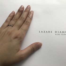 【ラザール ダイヤモンド(LAZARE DIAMOND)の口コミ】 元々結婚指輪はシンプルなものをさがしていました。ダイヤがたくさんはい…