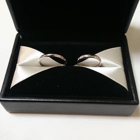 【エクセルコダイヤモンド(EXELCO DIAMOND)の口コミ】 旦那さんは外仕事なのでシンプルな物。
私は特にこだわりはなく手のサイズ…