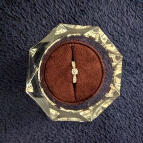 【JEWELRY  KAMATA(ジュエリーかまた)の口コミ】 10種類以上の指輪を見せてもらって、一番彼女に似合う指輪だと思ったから…