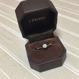 【アイプリモ(I-PRIMO)の口コミ】 シンプルなデザイン。
リングが細身の指輪を探してました。
ダイヤのグレ…