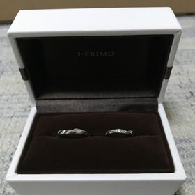 【アイプリモ(I-PRIMO)の口コミ】 指輪のカットが均等に一周されているので
向きを気にすることなく着けてい…