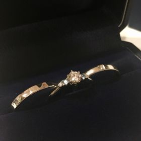 【銀座ダイヤモンドシライシの口コミ】 指輪の形状や太さなどをこだわることができたのが好印象でした。サンプル…