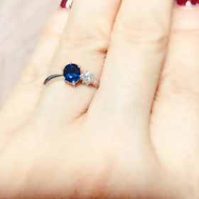 【J.C.BAR(ジェーシーバール)の口コミ】 誕生石を入れての婚約指輪を考えていたのでそれに対しての石の在庫数や価…