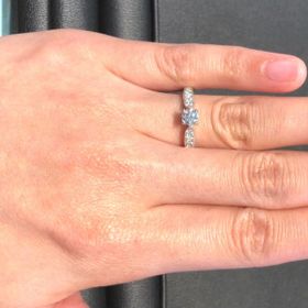 【エクセルコダイヤモンド(EXELCO DIAMOND)の口コミ】 ひと目見て品がありとても綺麗で気に入りました。指の馴染みも良かったで…