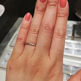 【アイプリモ(I-PRIMO)の口コミ】 細めの指輪ではめ心地がよくかつシンプルなものを探していました。はめた…