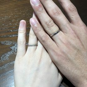 【LEGAN(レガン)の口コミ】 婚約指輪とセットになっており、重ね着けした際にとても可愛いなと一目惚…