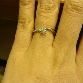 【ラザール ダイヤモンド【取扱店販売】の口コミ】 デザイン性の高い、すごくお洒落なリングでした。写真の説明でも書きまし…