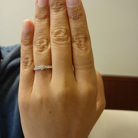 【D&D 144の口コミ】 とても可憐な、女性らしいエンゲージだと思いました。少し大きめのメレが…