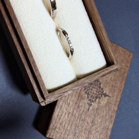 【PORTADA(ポルターダ)の口コミ】 ストレートで細身の、宝石がついているデザインを探していました。架け橋…