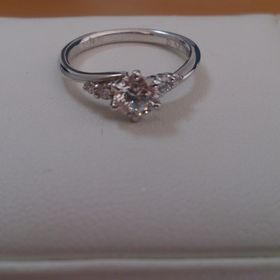 【宝寿堂(ほうじゅどう)の口コミ】 ダイヤモンド卸のお店で、低価格で豪華なダイヤモンドを購入することが出…