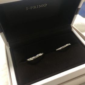 【アイプリモ(I-PRIMO)の口コミ】 彼から貰った婚約指輪のデザインがとても可愛らしくて、結婚指輪も同じメ…