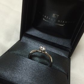 【ラザール ダイヤモンド(LAZARE DIAMOND)の口コミ】 他のブランドの可愛らしい指輪とすっごく悩みました。

こちらのお店の方…