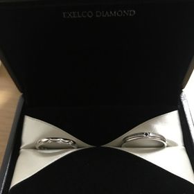 【エクセルコダイヤモンド(EXELCO DIAMOND)の口コミ】 もともと、結婚指輪はお揃いでシンプルなものでいいかなーと思っていまし…