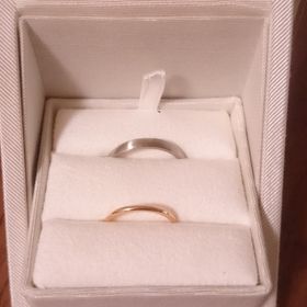 【ENUOVE(イノーヴェ)の口コミ】 新婦の指が、短く細めと言われたのでプラチナはどうも似合わなくて、ピン…