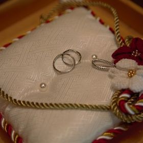 【AFFLUX(アフラックス)の口コミ】 少しひねったような形で細いので、指が長く見えるデザインになっています…