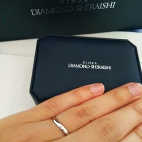 【銀座ダイヤモンドシライシの口コミ】 シンプルで飽きのこない、細見のリングで、長年使えるデザインを選びまし…