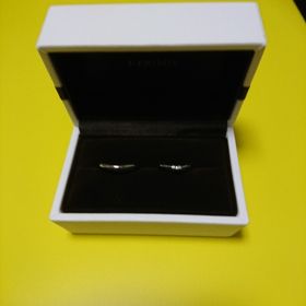 【アイプリモ(I-PRIMO)の口コミ】 V字の指輪で指が太めの私にも、指が細い妻にも似合っていたので購入しまし…