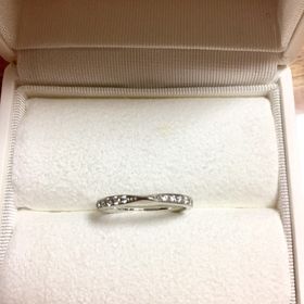 【トリニティ(Trinity)の口コミ】 中心部分が絞られており、指が綺麗に見えるデザインだと思います。華奢で…