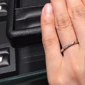 【エクセルコダイヤモンド(EXELCO DIAMOND)の口コミ】 真ん中にダイヤがあるものの、引っ掛かりが少なく、普段でもつけられると…