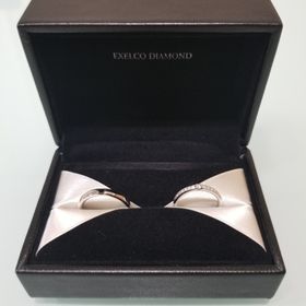 【エクセルコダイヤモンド(EXELCO DIAMOND)の口コミ】 初めてこの結婚指輪を見たとき、一目惚れをしました。
5ヶ所くらい他のメ…