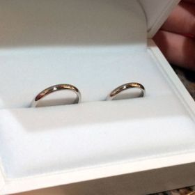【ギンザタナカブライダル(GINZA TANAKA BRIDAL)の口コミ】 彼も私も、限りなくシンプルなデザイン、高純度、肌なじみの良いものにし…
