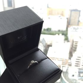 【ラザール ダイヤモンド(LAZARE DIAMOND)の口コミ】 デザインがシンプルなのにカットが綺麗でダイヤモンドのクオリティが高い…