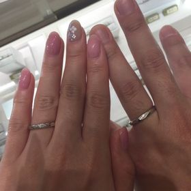 【THE KISS Anniversary(ザ・キッス　アニヴァーサリー)の口コミ】 指輪を重ねるとハートになるデザインです。刻印もできるとのことでした。
…