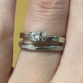 【エクセルコダイヤモンド(EXELCO DIAMOND)の口コミ】 先にリアンフィニの婚約指輪を彼からもらっていました。
とても気に入った…