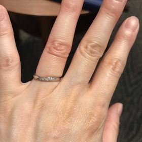 【銀座ダイヤモンドシライシの口コミ】 シンプルなデザインの指輪だけれどダイヤモンドの存在もさりげなく、でも…