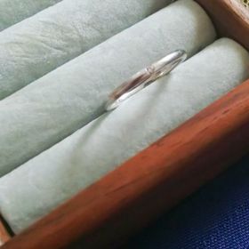 【Pink Dolphin Diamond(ピンクドルフィンダイヤモンド)の口コミ】 ピンクのダイヤモンドが真ん中に小さくですが入っています。ピンクドルフ…