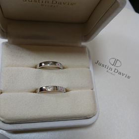 【Justin Davis Bridal(ジャスティンデイビスブライダル)の口コミ】 日常生活で邪魔になることのないシンプルなデザインの指輪を探していまし…
