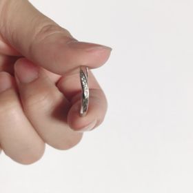 【銀座ダイヤモンドシライシの口コミ】 私も彼も飽きがこなく長くつけられる指輪を希望していました。指が細くな…