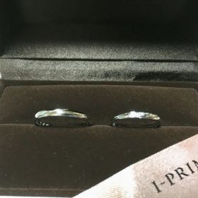 【アイプリモ(I-PRIMO)の口コミ】 さりげなく上品なデザイン。2人共もともと細身の指輪が好みだったこともあ…