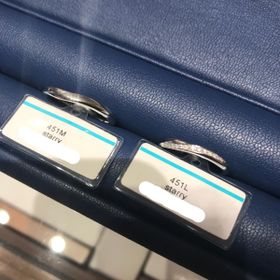 【銀座ダイヤモンドシライシの口コミ】 ウェーブ、プラチナ、程よくダイアモンドが入っているっていうのを探して…