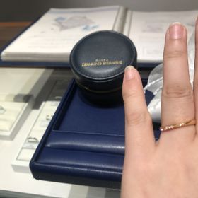 【銀座ダイヤモンドシライシの口コミ】 自分好みの華奢で飽きのこないデザインと肌の色味に合うゴールドピンクが…