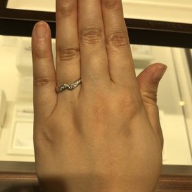 【俄(にわか)の口コミ】 指が綺麗に見えるデザインが多かったと思います。綾もキラキラと綺麗でう…