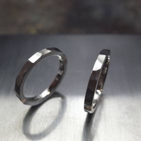 【ichi(イチ)の口コミ】 二人とも、いわゆる「結婚指輪」らしい、ツルッとした丸いフォルムが苦手…