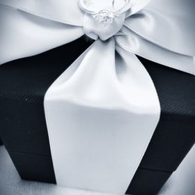 【エクセルコダイヤモンド(EXELCO DIAMOND)の口コミ】 フェアで見て、一目惚れしたボヌールでした。
曲線美とミル打ちのバランス…