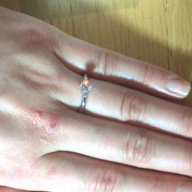 【4℃ BRIDAL(ヨンドシーブライダル)の口コミ】 存在感のある指輪にしようと決めていたので、ダイヤモンドの大きなこちら…