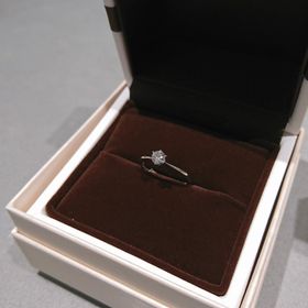 【アイプリモ(I-PRIMO)の口コミ】 シンプルなストレートのデザインと着け心地が気に入りました。また、婚約…