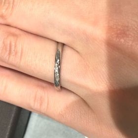 【アイプリモ(I-PRIMO)の口コミ】 ラインの形状自体はストレートでシンプルですが、斜めに流れるような線が…