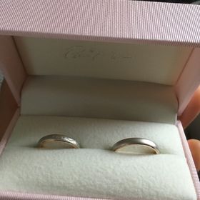 【Petit Marie(プチマリエ)の口コミ】 彫られた花柄が可愛いかったとろ。ピンクゴールドとプラチナの二重構造で…