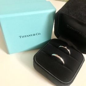 【ティファニー(Tiffany & Co.)の口コミ】 カルティエのロゴ入りリングか、ティファニーのこちらのリングかで迷いま…