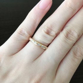 【ティファニー(Tiffany & Co.)の口コミ】 結婚指輪と一緒につけれるものを探していて、デザインで決めました！可愛…