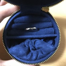 【銀座ダイヤモンドシライシの口コミ】 指輪の太さ 細さが太すぎるのも細すぎるのも好みではなかったのでこのデザ…