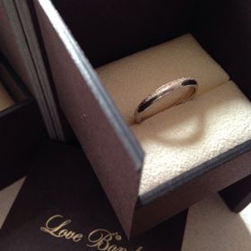 【Love Bond(ラブボンド)の口コミ】 ピンクゴールドとプラチナの2カラーを使用したデザインになっています。ピ…