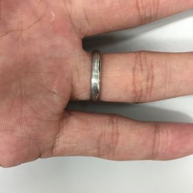 【アイプリモ(I-PRIMO)の口コミ】 指輪の半分にマット加工が施されているデザインをメインに数店舗回りまし…