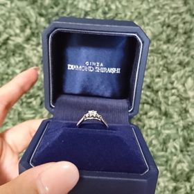 【銀座ダイヤモンドシライシの口コミ】 色々なお店を見た中で、一番デザインがしっくり来たので決めました。ダイ…