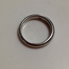 【ラザール ダイヤモンド(LAZARE DIAMOND)の口コミ】 主人の手に似合う太さ・デザインで、私も全く同じものを付けたいと思って…