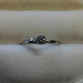 【俄(にわか)の口コミ】 結婚指輪との重なりがとても綺麗なところ、指輪の情景やストーリーが私た…